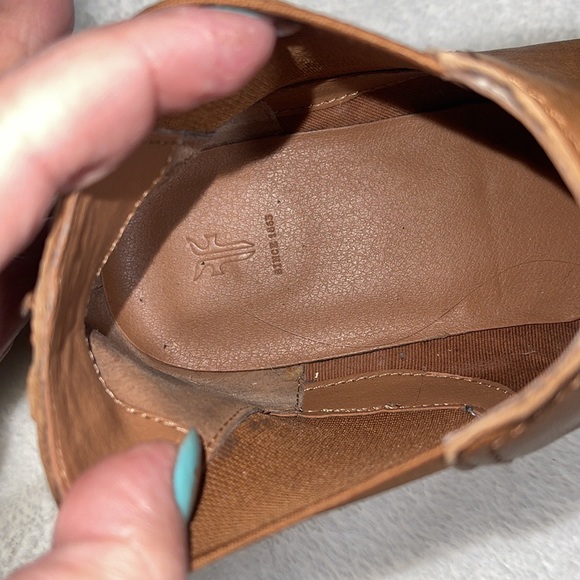 Frye Misty Chelsea Boot 9 - Picture 11 of 13